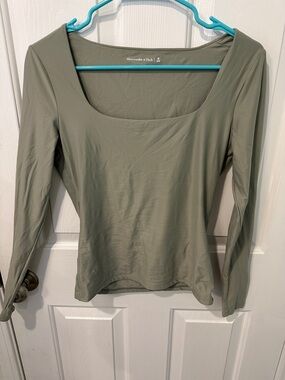 Abercrombie & Fitch Olive Green Scoop-Neck Long Sleeve Tee